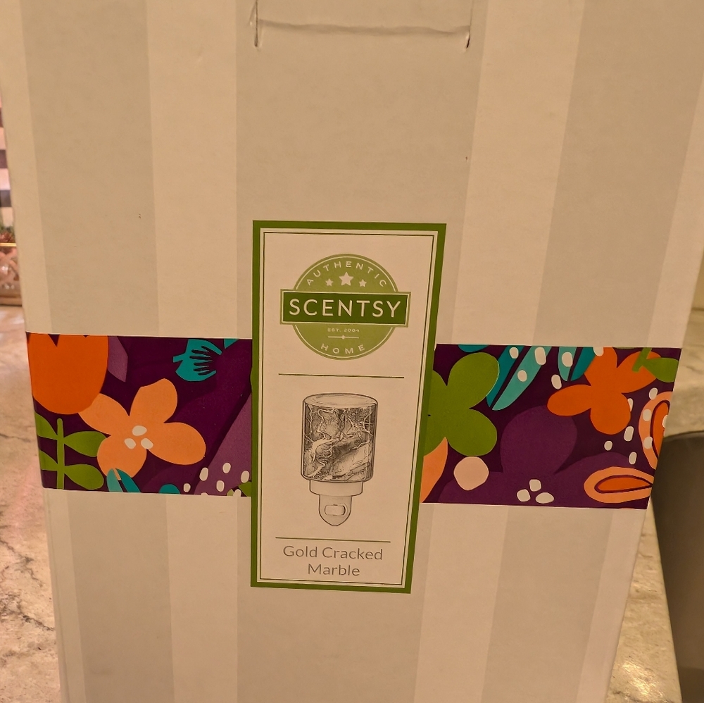 Brand New Scentsy Plug In